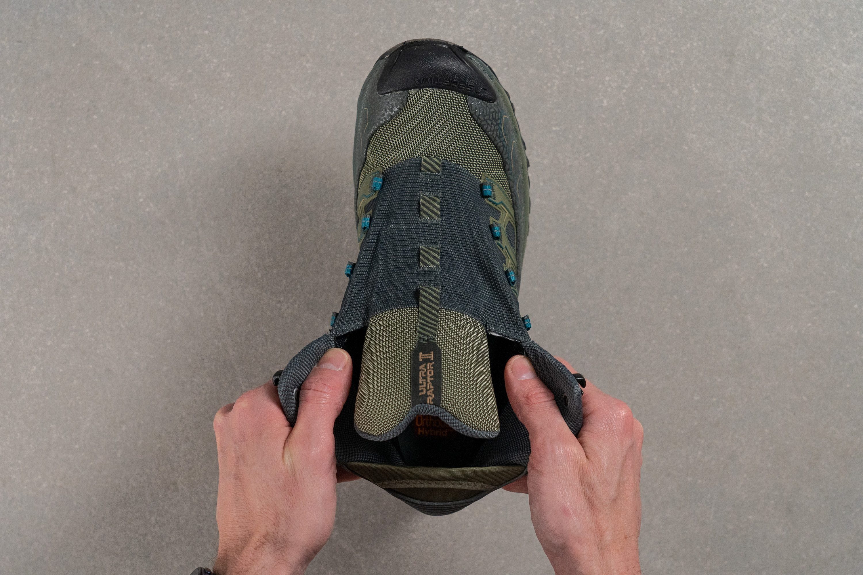 Lengüeta reforzada en botas de senderismo impermeables de poco peso